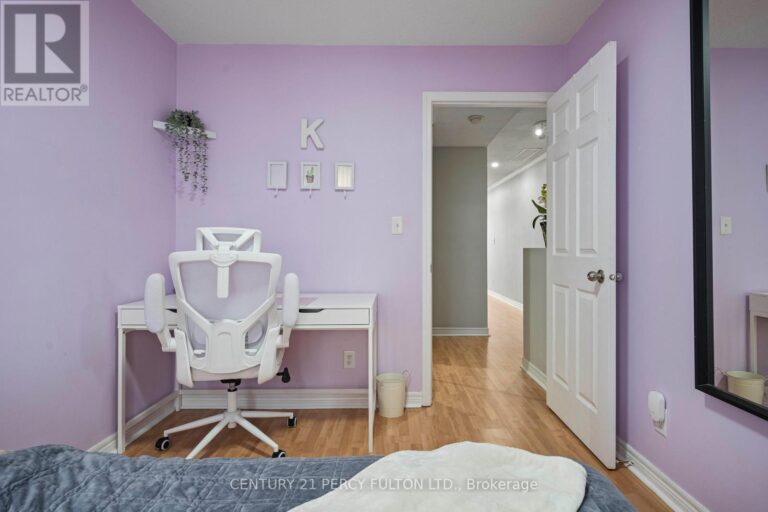 c11937064 18 768x512