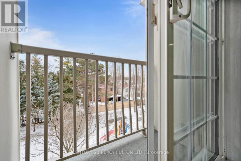 c11937064 24 768x512