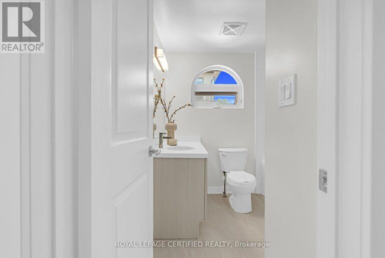 e12357321 12 768x514