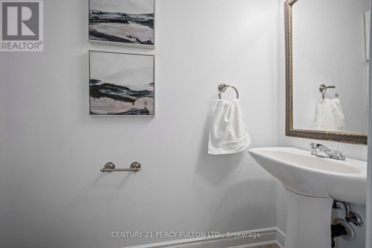 w12400994 12 768x512