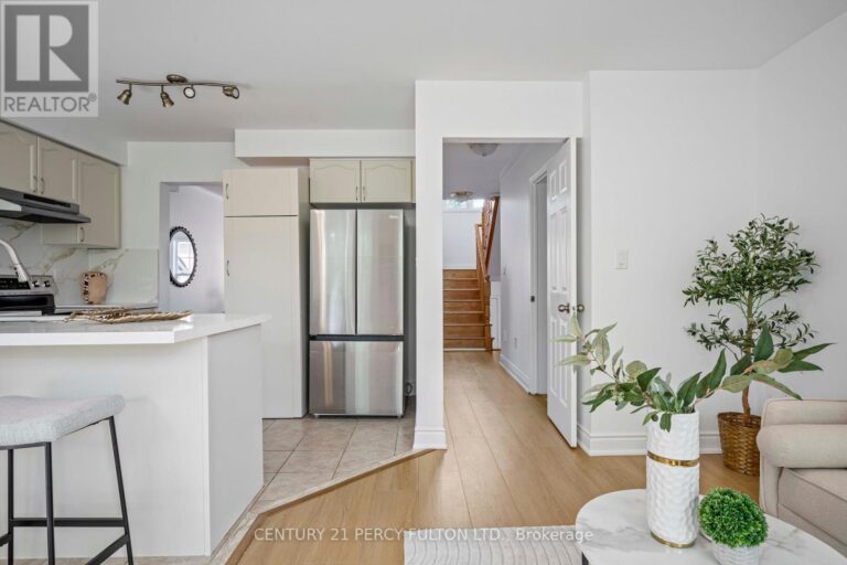 w12400994 17 768x512