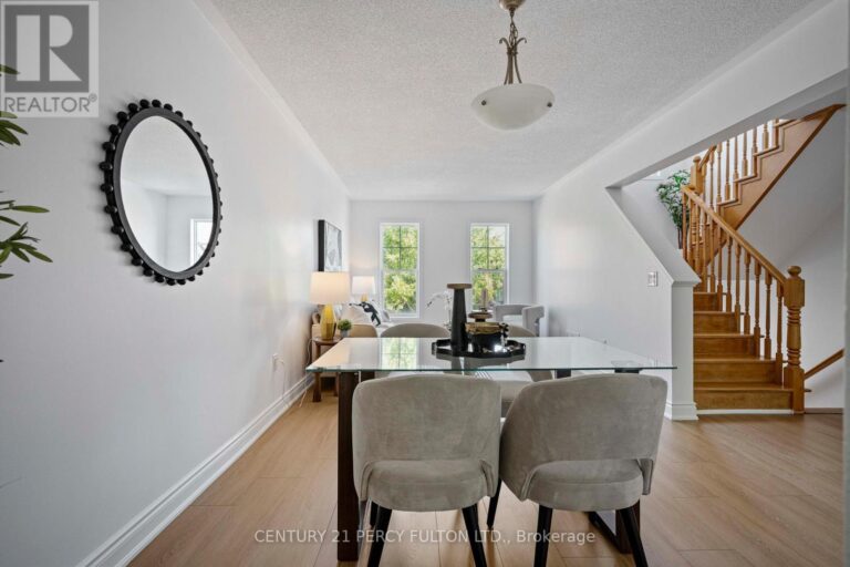 w12400994 27 768x512