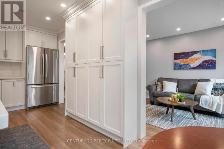 w12481675 22 768x512