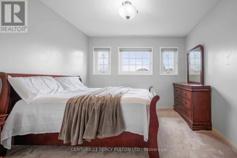 w12481675 31 768x512